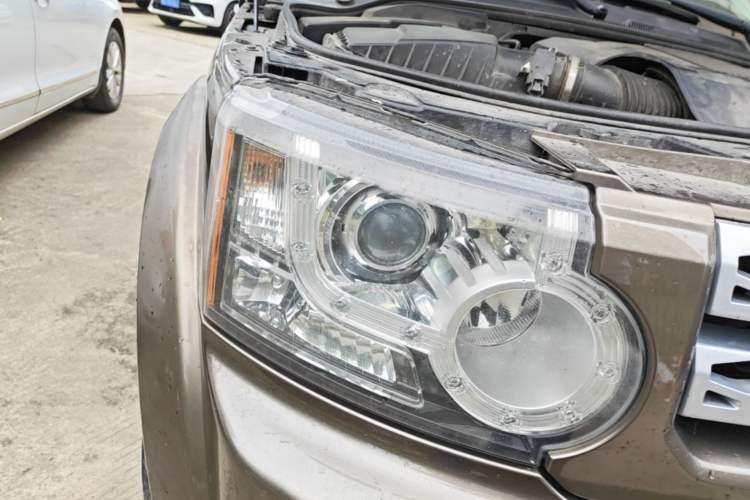 Used Land Rover Discovery 2012 5.0 V8 SE Right Front Headlight