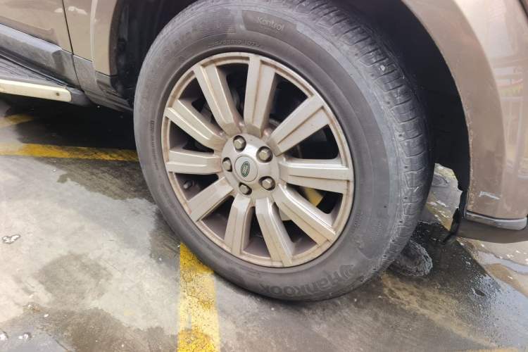 Used Land Rover Discovery 2012 3.0 SDV6 HSE Diesel Version Right Front Wheel Hub