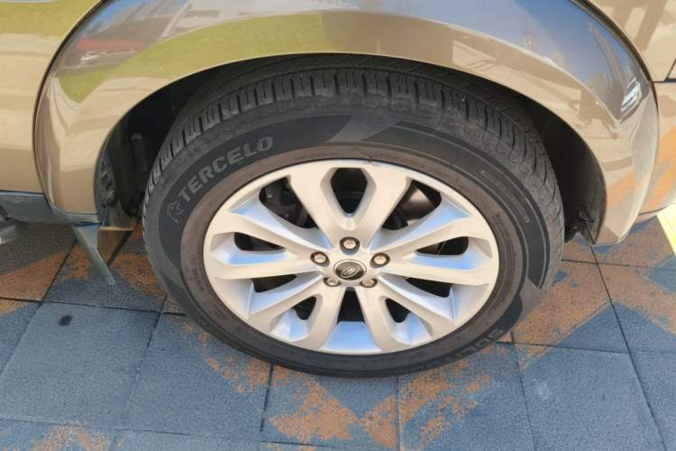 Used Land Rover Discovery 2012 5.0 V8 HSE Right Front Wheel Hub