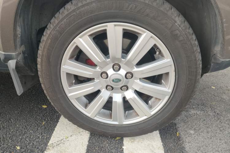 Used Land Rover Discovery 2012 3.0 SDV6 HSE Diesel Version Right Front Wheel Hub