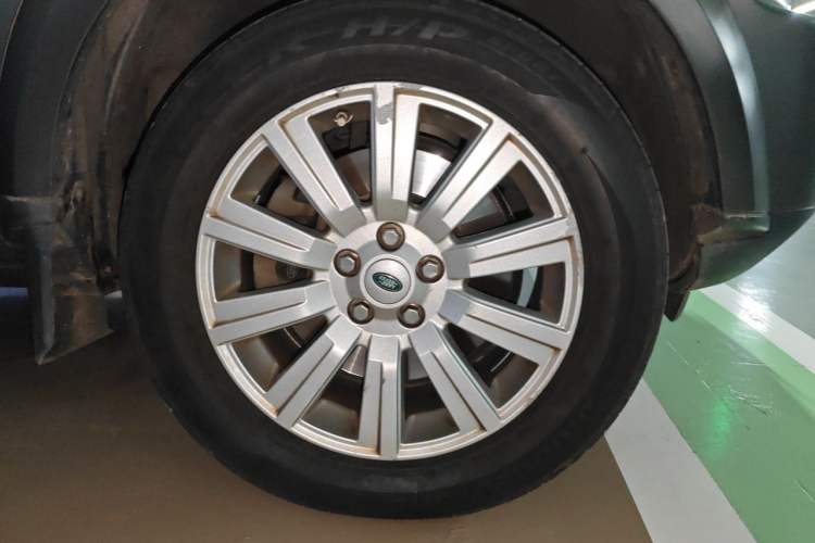Used Land Rover Discovery 2012 3.0 SDV6 HSE Diesel Version Right Front Wheel Hub