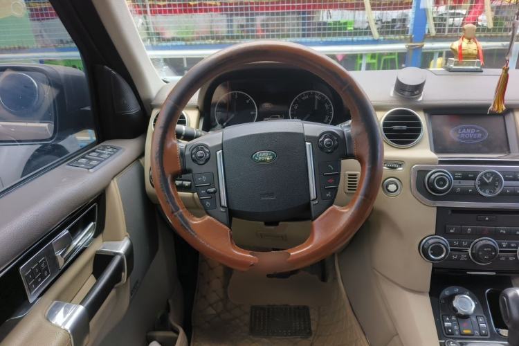 Used Land Rover Discovery 2012 3.0 SDV6 HSE Diesel Version Steering Wheel