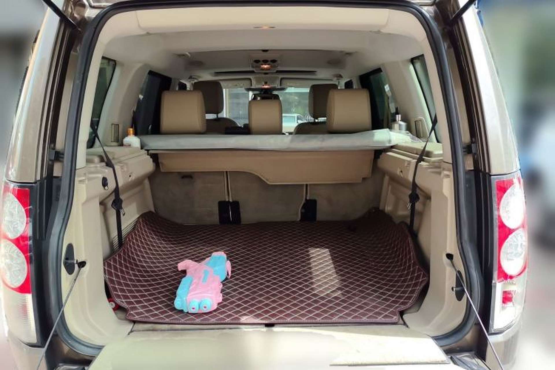 Used Land Rover Discovery  Trunk