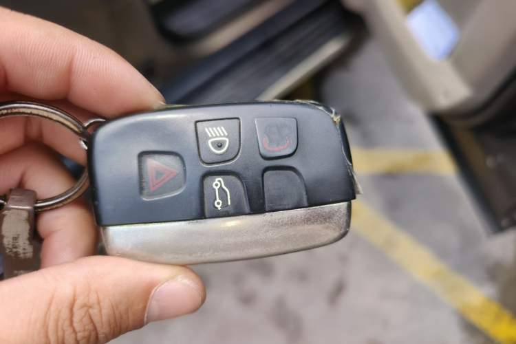 Used Land Rover Discovery 2012 3.0 SDV6 HSE Diesel Version Vehicle Key