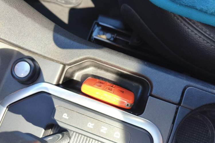 Used Land Rover Discovery 2012 5.0 V8 HSE Vehicle Key
