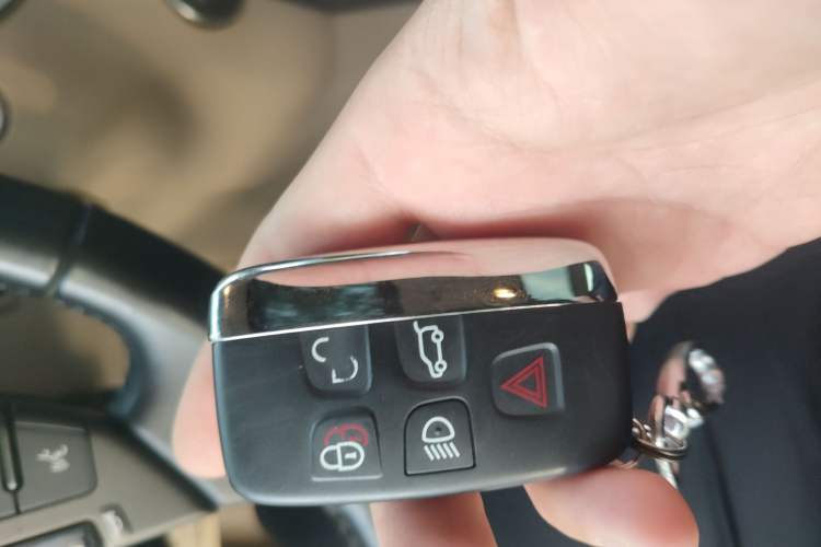 Used Land Rover Discovery 2012 3.0 SDV6 HSE Diesel Version Vehicle Key