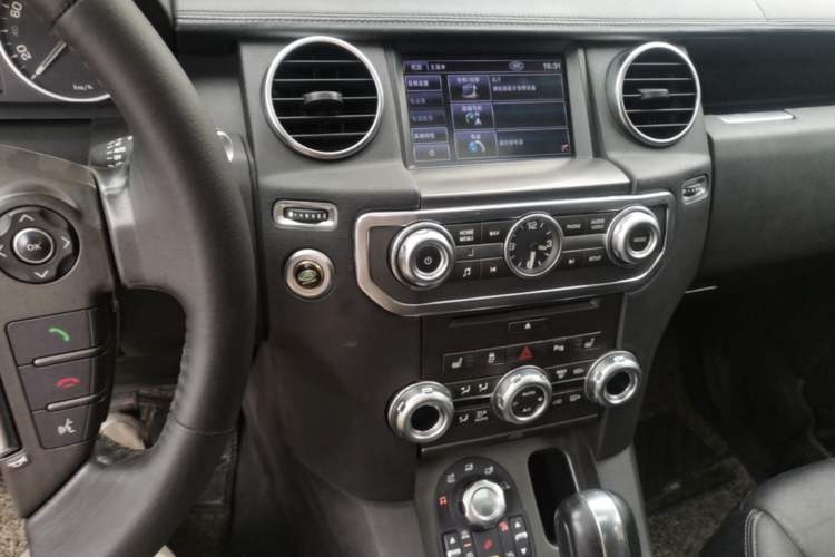 Used Land Rover Discovery 2012 3.0 SDV6 HSE Diesel Version Audio And AC Panel