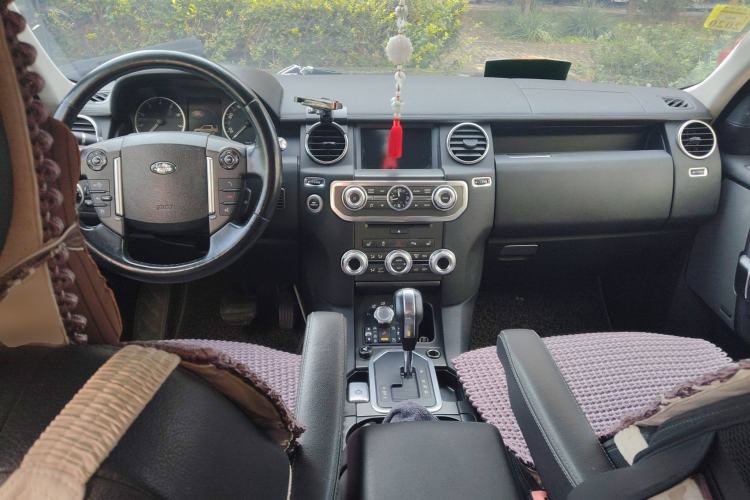 Used Land Rover Discovery 2012 5.0 V8 HSE Center Console