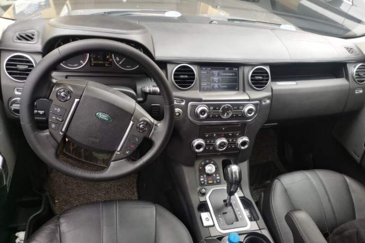 Used Land Rover Discovery 2012 3.0 SDV6 HSE Diesel Version Center Console