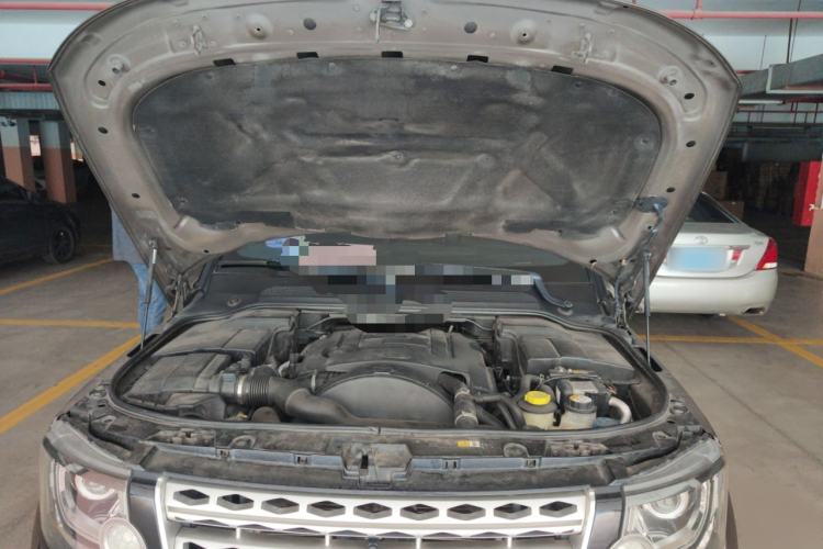 Used Land Rover Discovery 2012 3.0 SDV6 HSE Diesel Version Engine Bay