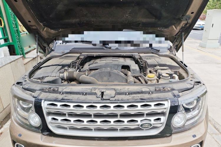 Used Land Rover Discovery 2012 3.0 SDV6 HSE Diesel Version Engine Bay