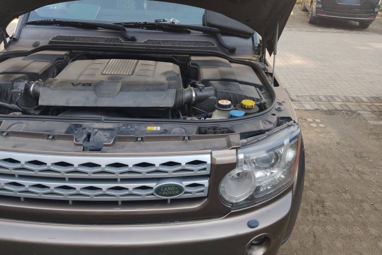 Used Land Rover Discovery 2012 5.0 V8 HSE Engine Bay Left