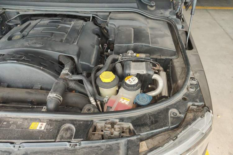 Used Land Rover Discovery 2012 3.0 SDV6 HSE Diesel Version Engine Bay Left