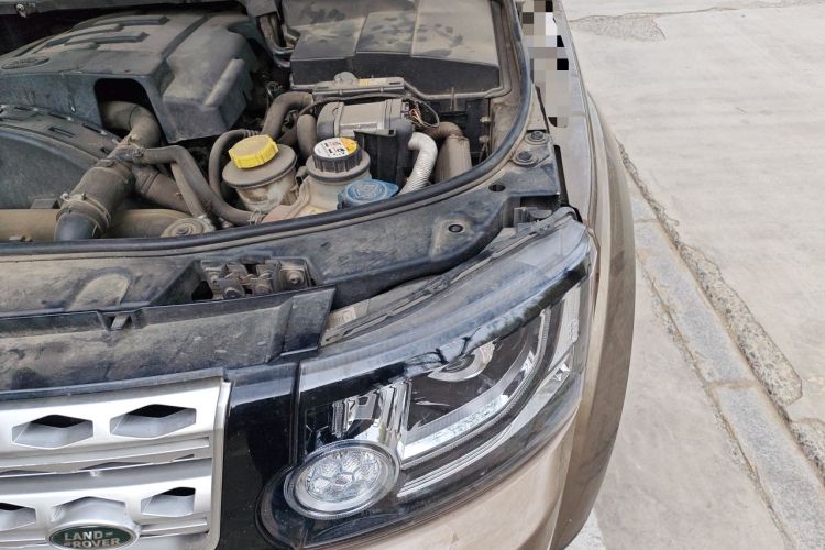 Used Land Rover Discovery 2012 3.0 SDV6 HSE Diesel Version Engine Bay Left