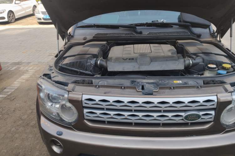 Used Land Rover Discovery 2012 5.0 V8 HSE Engine Bay Right