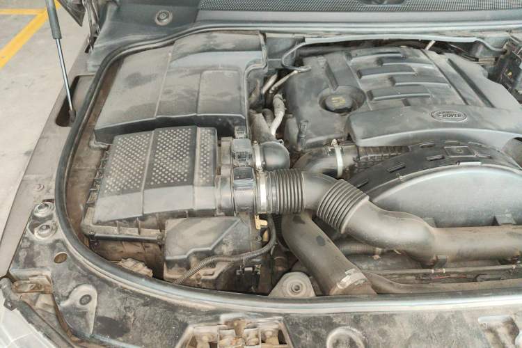 Used Land Rover Discovery 2012 3.0 SDV6 HSE Diesel Version Engine Bay Right