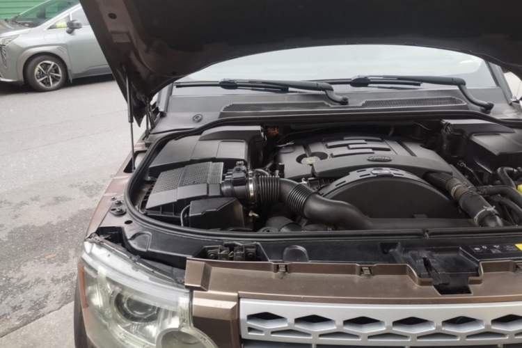 Used Land Rover Discovery 2012 3.0 SDV6 HSE Diesel Version Engine Bay Right