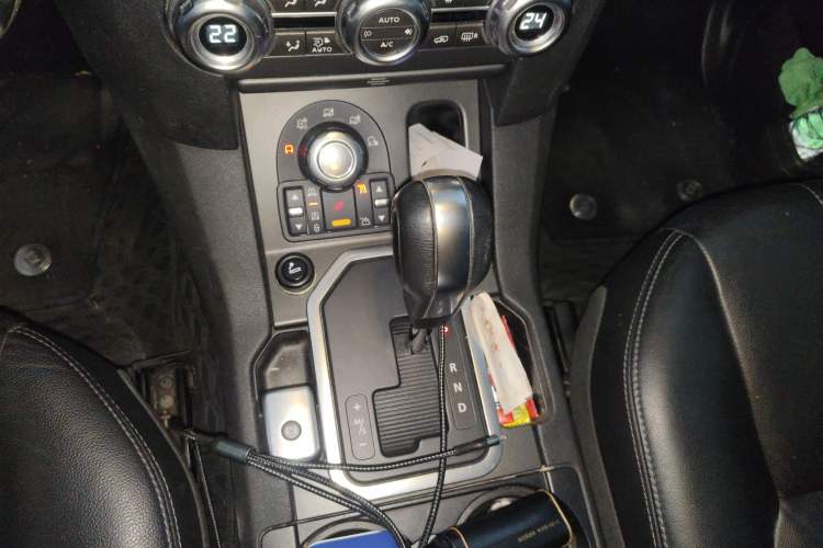 Used Land Rover Discovery 2012 3.0 SDV6 HSE Diesel Version Gear Lever