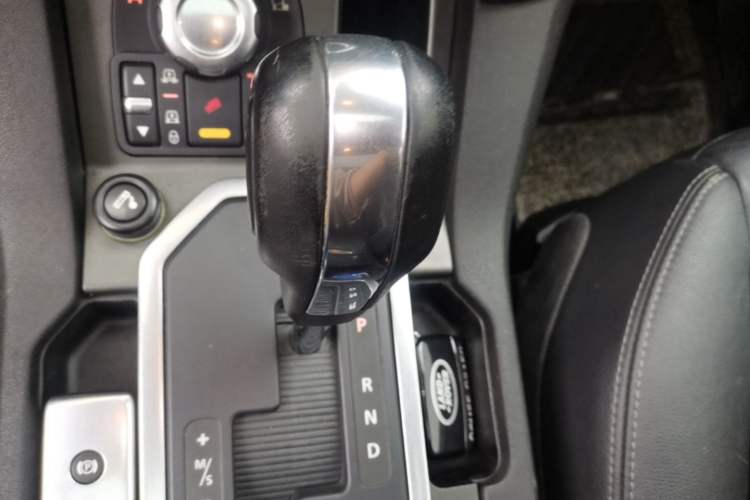 Used Land Rover Discovery 2012 3.0 SDV6 HSE Diesel Version Gear Lever