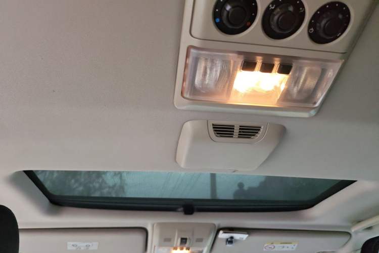 Used Land Rover Discovery 2012 3.0 SDV6 HSE Diesel Version Headliner