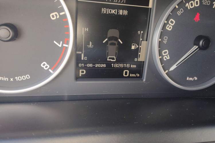 Used Land Rover Discovery 2012 5.0 V8 HSE Odometer Close Up