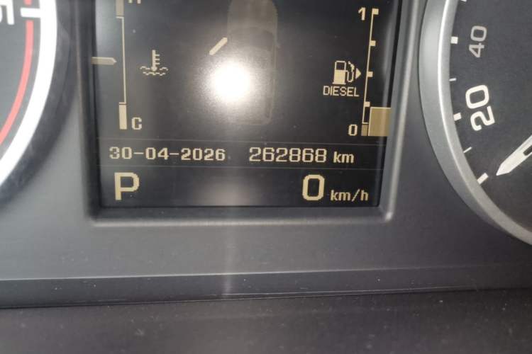 Used Land Rover Discovery 2012 3.0 SDV6 HSE Diesel Version Odometer Close Up