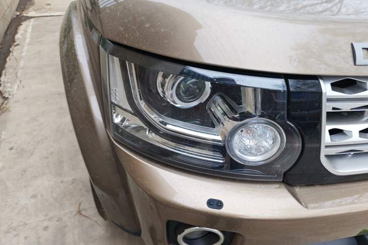 Used Land Rover Discovery 2012 3.0 SDV6 HSE Diesel Version Right Front Headlight