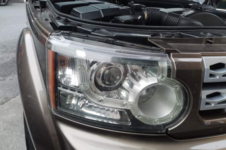 Used Land Rover Discovery 2012 3.0 SDV6 HSE Diesel Version Right Front Headlight