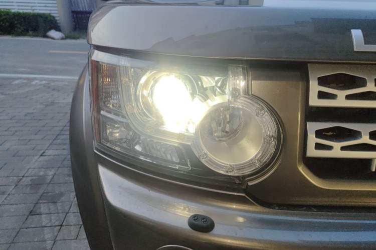 Used Land Rover Discovery 2012 3.0 SDV6 HSE Diesel Version Right Front Headlight