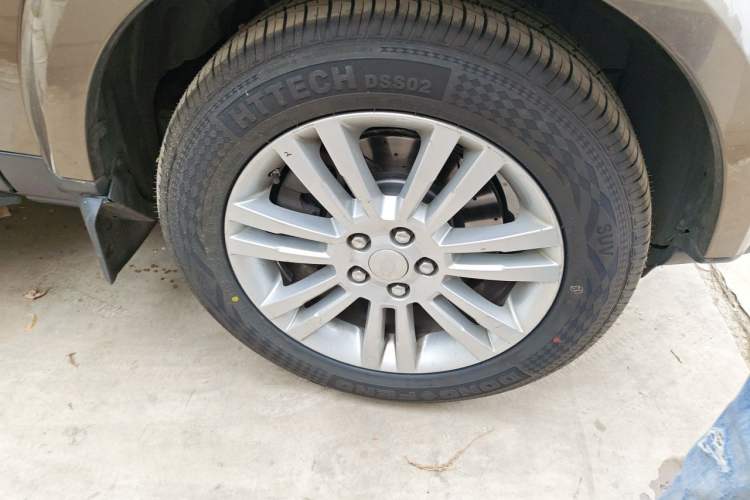 Used Land Rover Discovery 2012 3.0 SDV6 HSE Diesel Version Right Front Wheel Hub