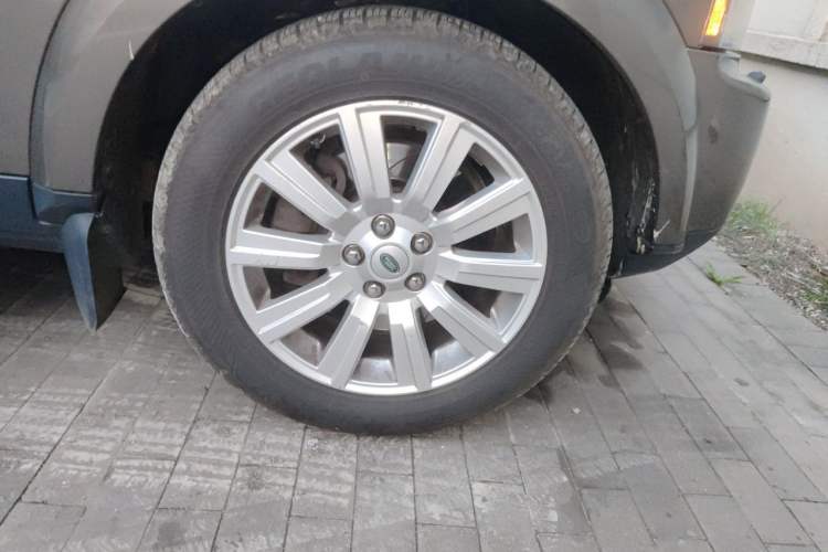Used Land Rover Discovery 2012 3.0 SDV6 HSE Diesel Version Right Front Wheel Hub