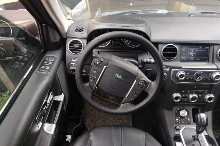 Used Land Rover Discovery 2012 3.0 SDV6 HSE Diesel Version Steering Wheel