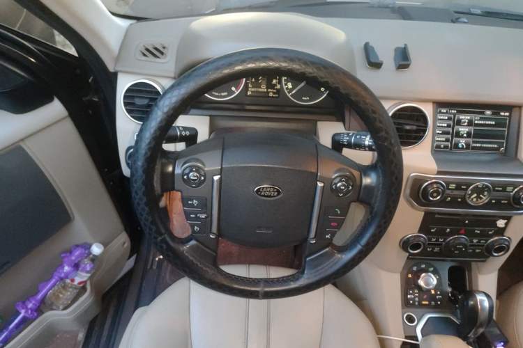 Used Land Rover Discovery 2012 3.0 SDV6 HSE Diesel Version Steering Wheel