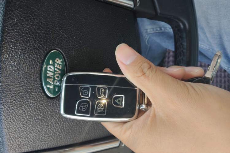 Used Land Rover Discovery 2012 5.0 V8 HSE Vehicle Key