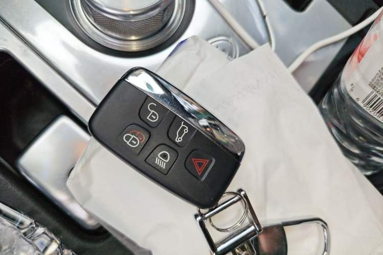 Used Land Rover Discovery 2012 3.0 SDV6 HSE Diesel Version Vehicle Key