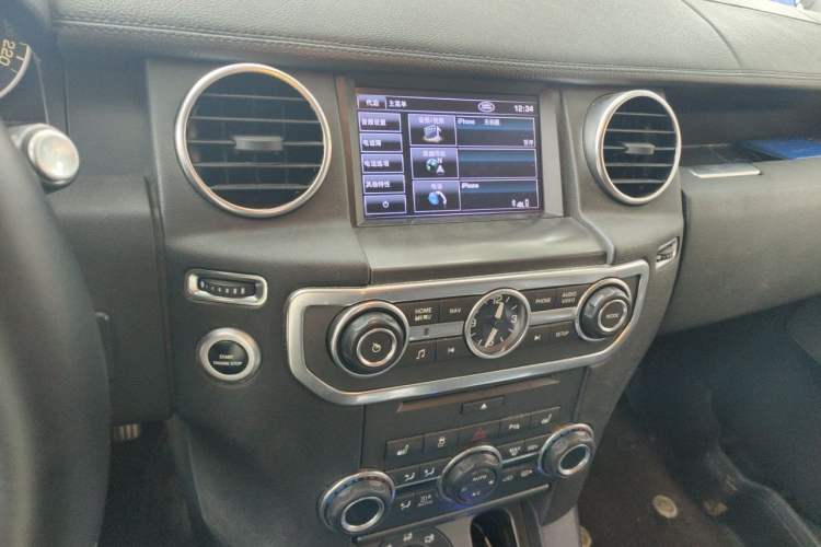 Used Land Rover Discovery 2012 3.0 SDV6 HSE Diesel Version Audio And AC Panel