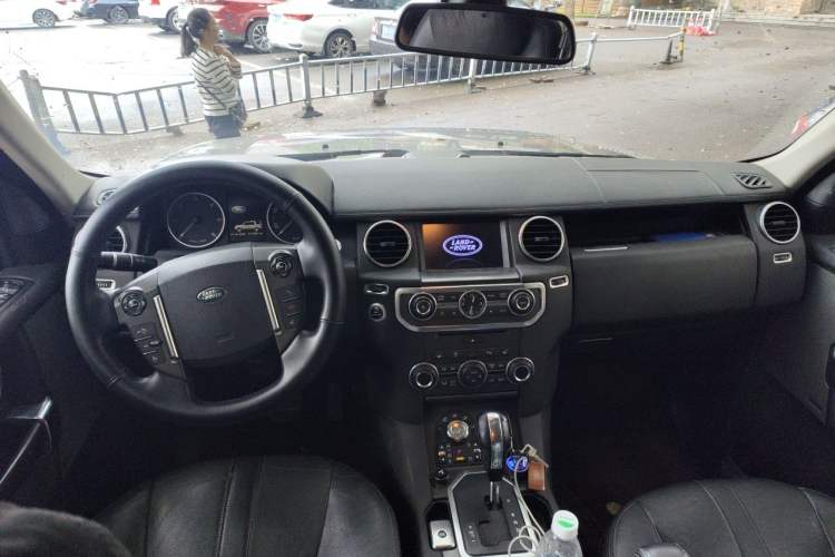 Used Land Rover Discovery 2012 3.0 SDV6 HSE Diesel Version Center Console