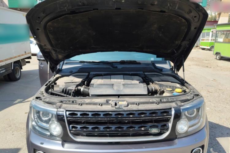 Used Land Rover Discovery  Engine Bay