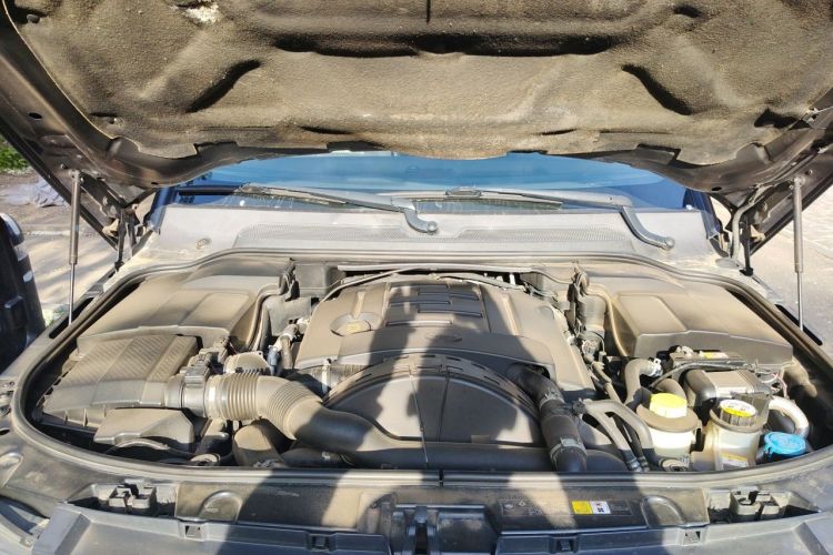 Used Land Rover Discovery 2012 3.0 SDV6 HSE Prestige Limited Edition Engine Bay