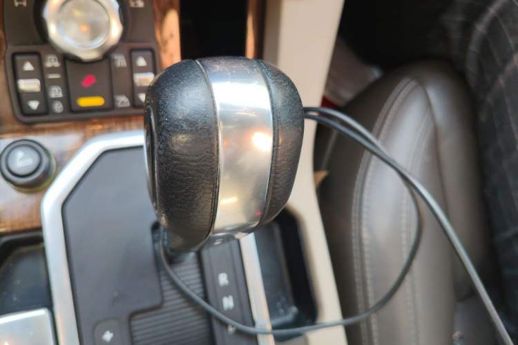 Used Land Rover Discovery 2012 3.0 SDV6 HSE Prestige Limited Edition Gear Lever