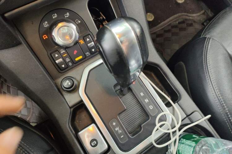 Used Land Rover Discovery 2012 3.0 SDV6 HSE Diesel Version Gear Lever