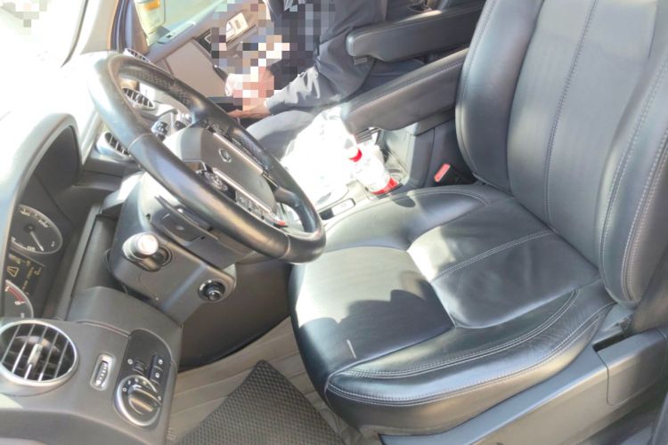 Used Land Rover Discovery  Left Front Seat