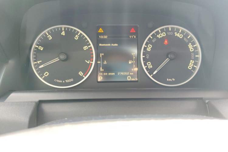 Used Land Rover Discovery  Odometer Close Up