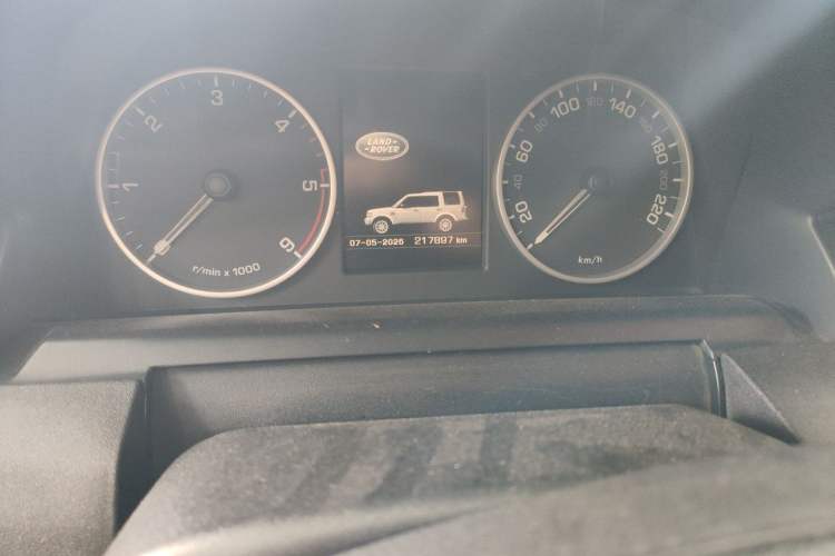 Used Land Rover Discovery 2012 3.0 SDV6 HSE Diesel Version Odometer Close Up