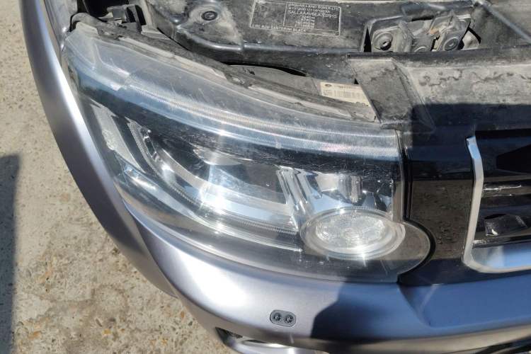 Used Land Rover Discovery  Right Front Headlight