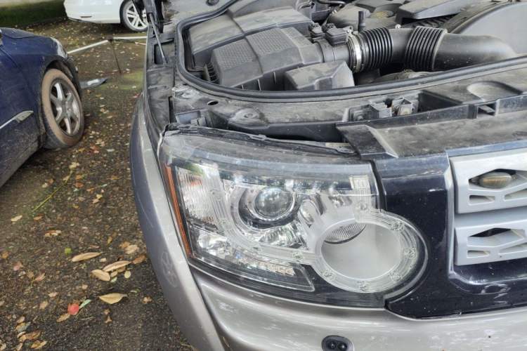 Used Land Rover Discovery 2012 3.0 SDV6 HSE Diesel Version Right Front Headlight