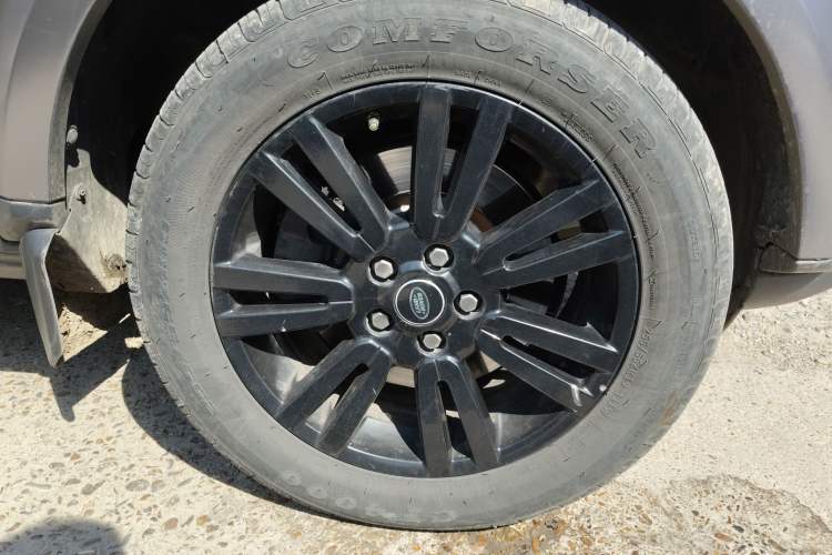 Used Land Rover Discovery  Right Front Wheel Hub