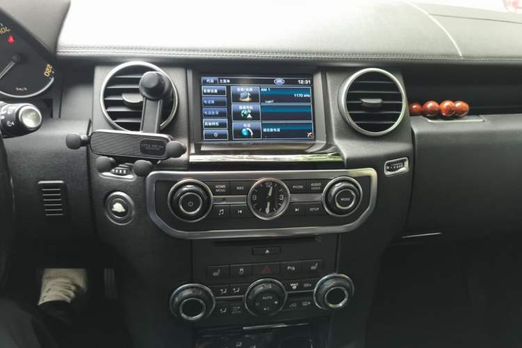 Used Land Rover Discovery 2012 5.0 V8 HSE Audio And AC Panel