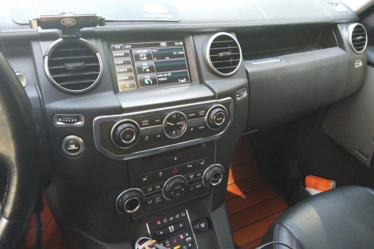Used Land Rover Discovery 2012 3.0 SDV6 HSE Diesel Version Audio And AC Panel