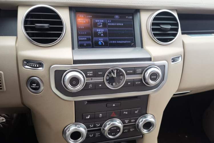 Used Land Rover Discovery 2012 3.0 SDV6 HSE Diesel Version Audio And AC Panel